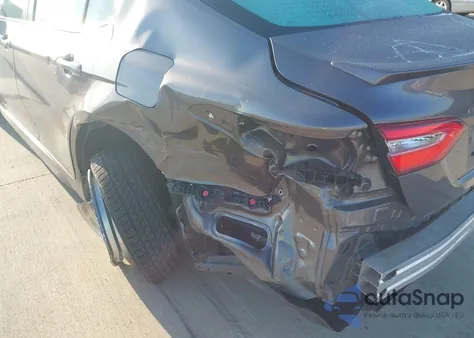 2020 Toyota Camry Se z USA, uszkodzony, nr VIN 4T1G11AK7LU946221